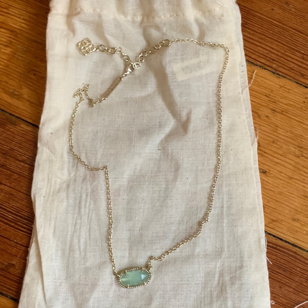 Kendra Scott necklace